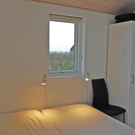 Holiday Near The Beach 098510 *